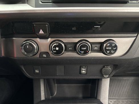 Certified 2017 Toyota Tacoma SR5 image 28