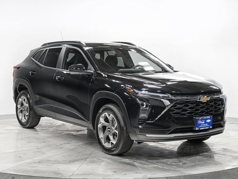 Used 2026 Chevrolet Trax LT w/ LT Convenience Package image 9