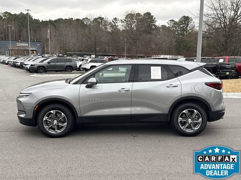 Used 2025 Chevrolet Blazer LT image 2