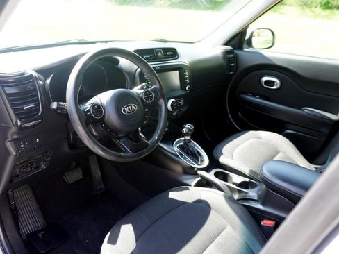 Used 2019 Kia Soul + image 16