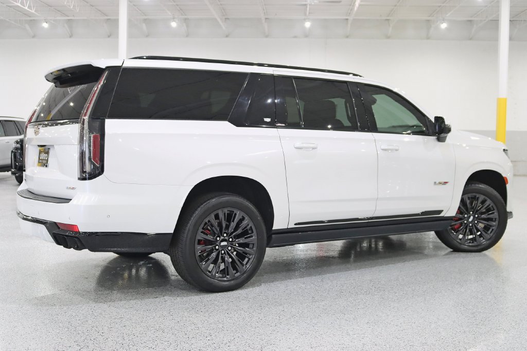 Used 2023 Cadillac Escalade ESV V w/ LPO, ONYX Package AWD/4WD image 9