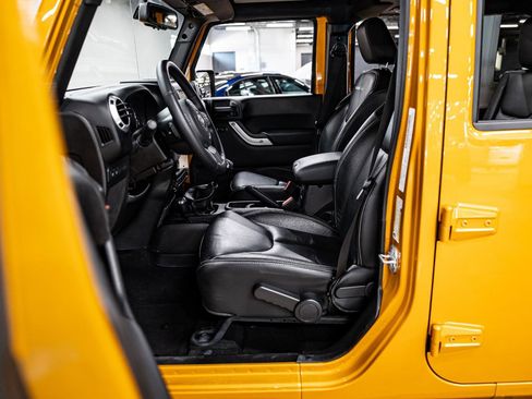 Used 2014 Jeep Wrangler Unlimited Rubicon w/ Connectivity Group image 36