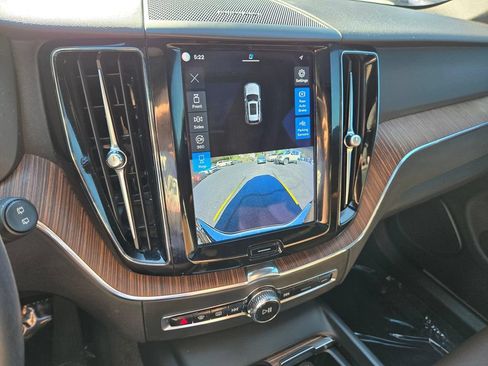 Used 2022 Volvo XC60 B5 Momentum w/ Advanced Package AWD/4WD image 27