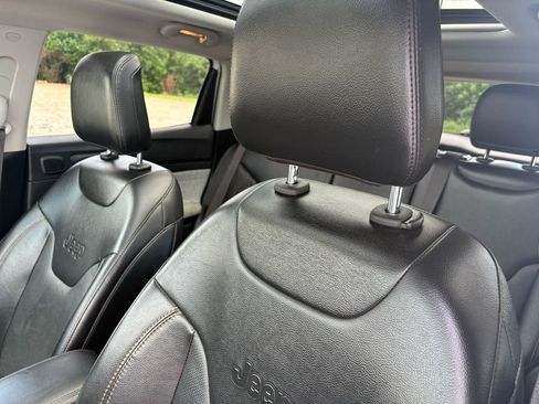 Used 2022 Jeep Compass Latitude w/ Sun and Sound Group AWD/4WD image 19