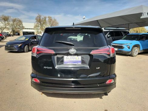 Used 2018 Toyota RAV4 LE image 5