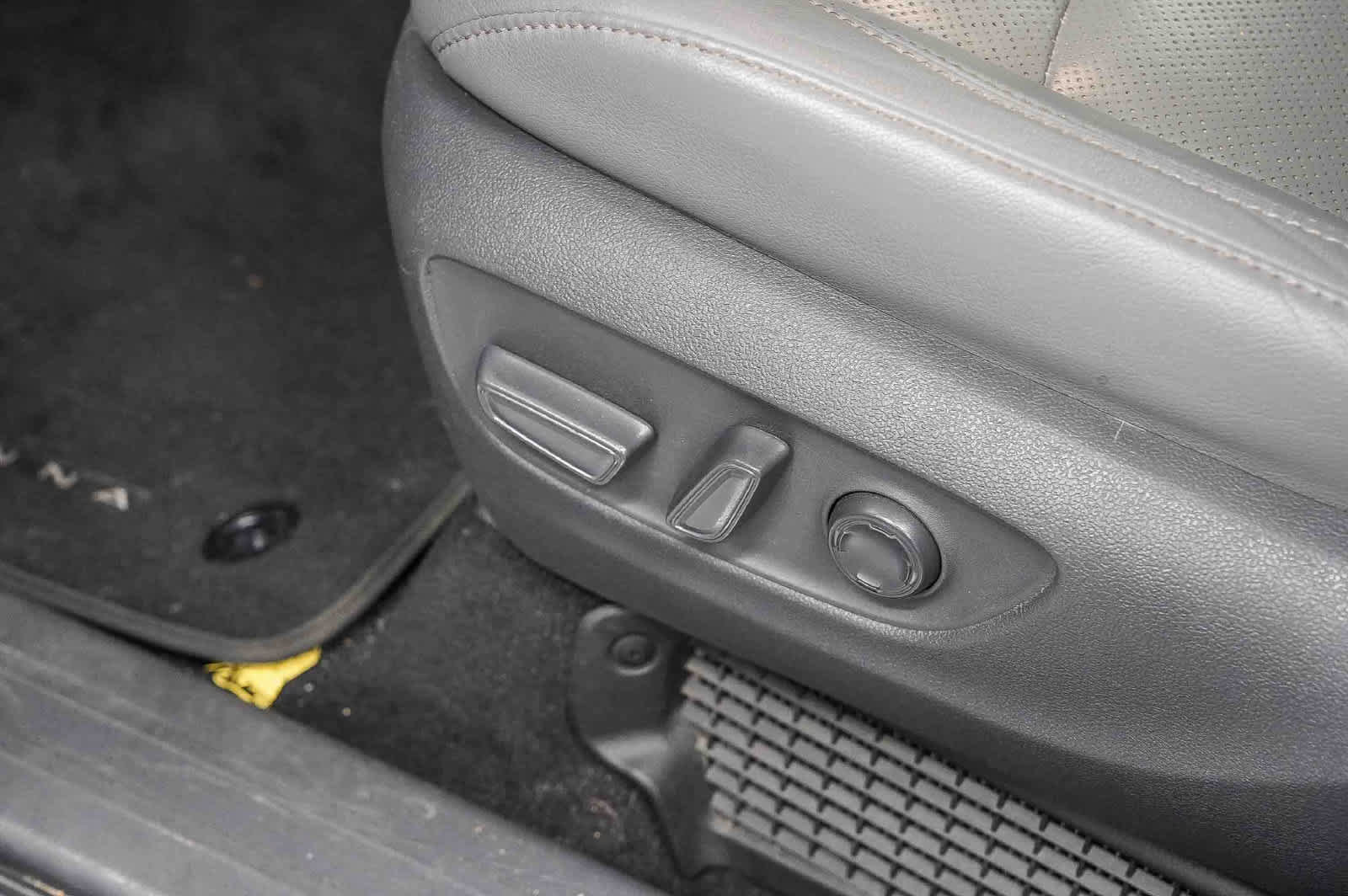 Used 2021 Toyota Sienna Limited FWD image 23