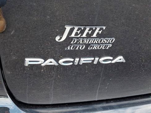 Certified 2023 Chrysler Pacifica Touring-L image 35