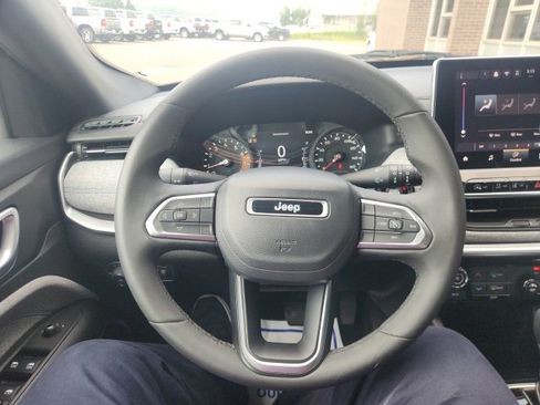 Used 2024 Jeep Compass Latitude image 17