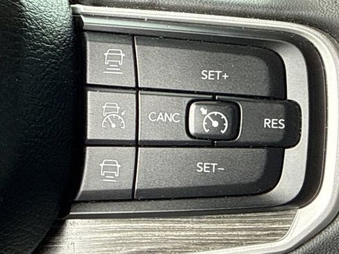 Used 2023 Jeep Wagoneer L Series II AWD/4WD image 28