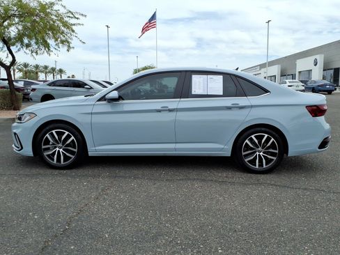 Certified 2026 Volkswagen Jetta SE FWD image 4