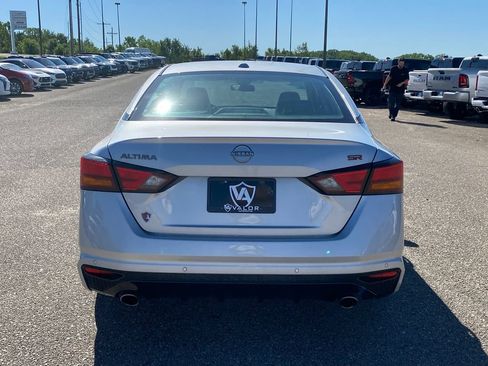 Used 2024 Nissan Altima 2.5 SR FWD image 5