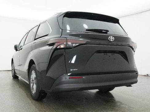 New 2026 Toyota Sienna XLE FWD image 13