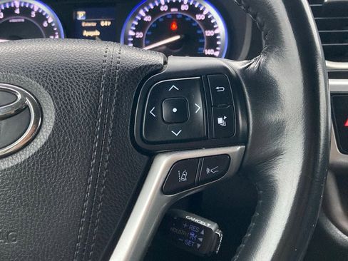 Used 2017 Toyota Highlander XLE image 18