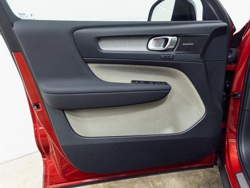 Used 2024 Volvo XC40 B5 Ultimate w/ Protection Package Premier image 17