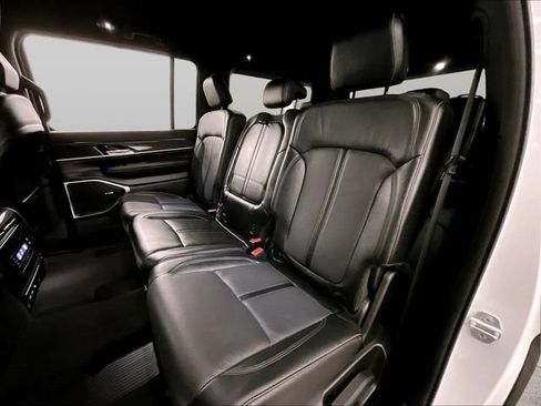 Used 2022 Jeep Wagoneer Series II AWD/4WD image 25