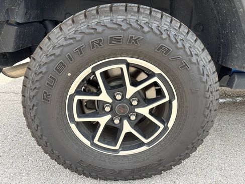 Used 2025 Jeep Wrangler Unlimited Rubicon AWD/4WD image 21