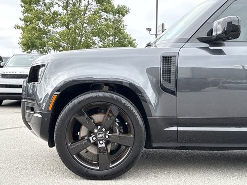 Used 2025 Land Rover Defender 110 V8 image 9