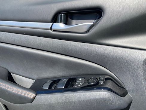 Used 2025 Nissan Altima 2.5 SR image 13