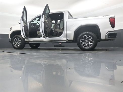 Used 2023 GMC Sierra 1500 SLT image 52