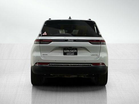 Used 2024 Jeep Grand Cherokee Limited image 4