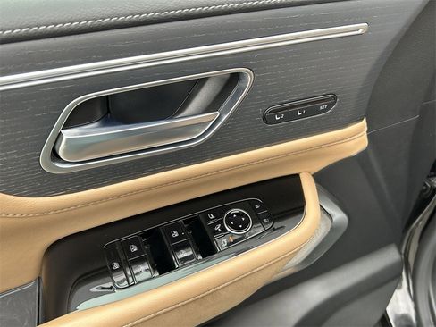 Certified 2025 INFINITI QX80 Sensory image 16