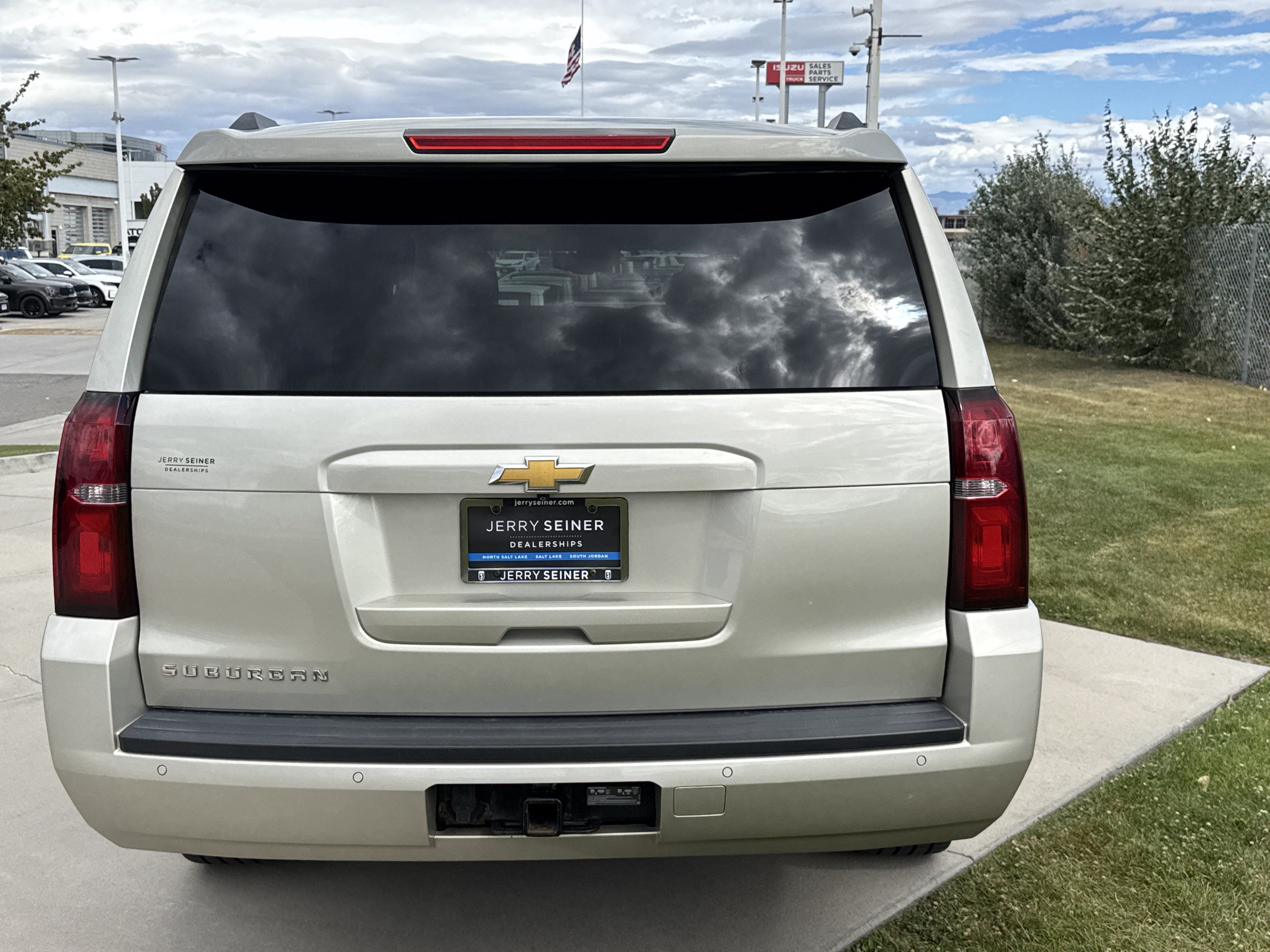 Used 2015 Chevrolet Suburban LT AWD/4WD image 4