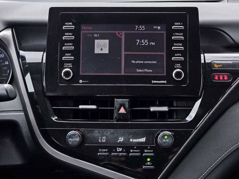 Used 2021 Toyota Camry SE image 17