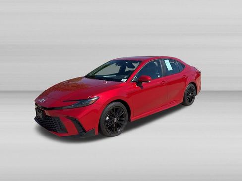 Used 2025 Toyota Camry SE FWD image 9
