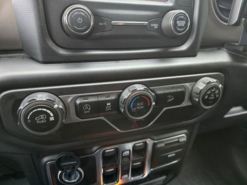 Used 2020 Jeep Wrangler Unlimited Sport S image 28