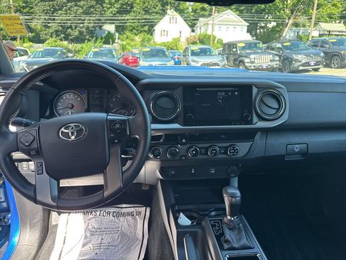 Used 2017 Toyota Tacoma TRD Sport w/ Tow Package (A/T) AWD/4WD image 21