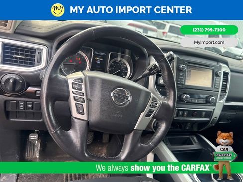 Used 2018 Nissan Titan SV w/ SV Convenience Package AWD/4WD image 9