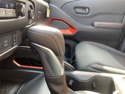 New 2026 Nissan Frontier PRO-4X w/ Pro-4x Convenience Package image 18