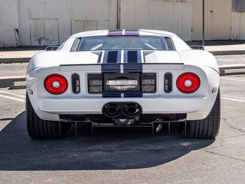 Used 2005 Ford GT RWD image 4