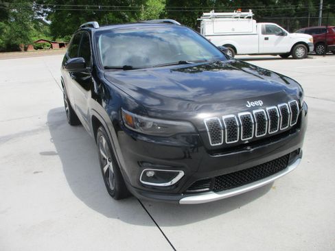Used 2019 Jeep Cherokee Limited image 10