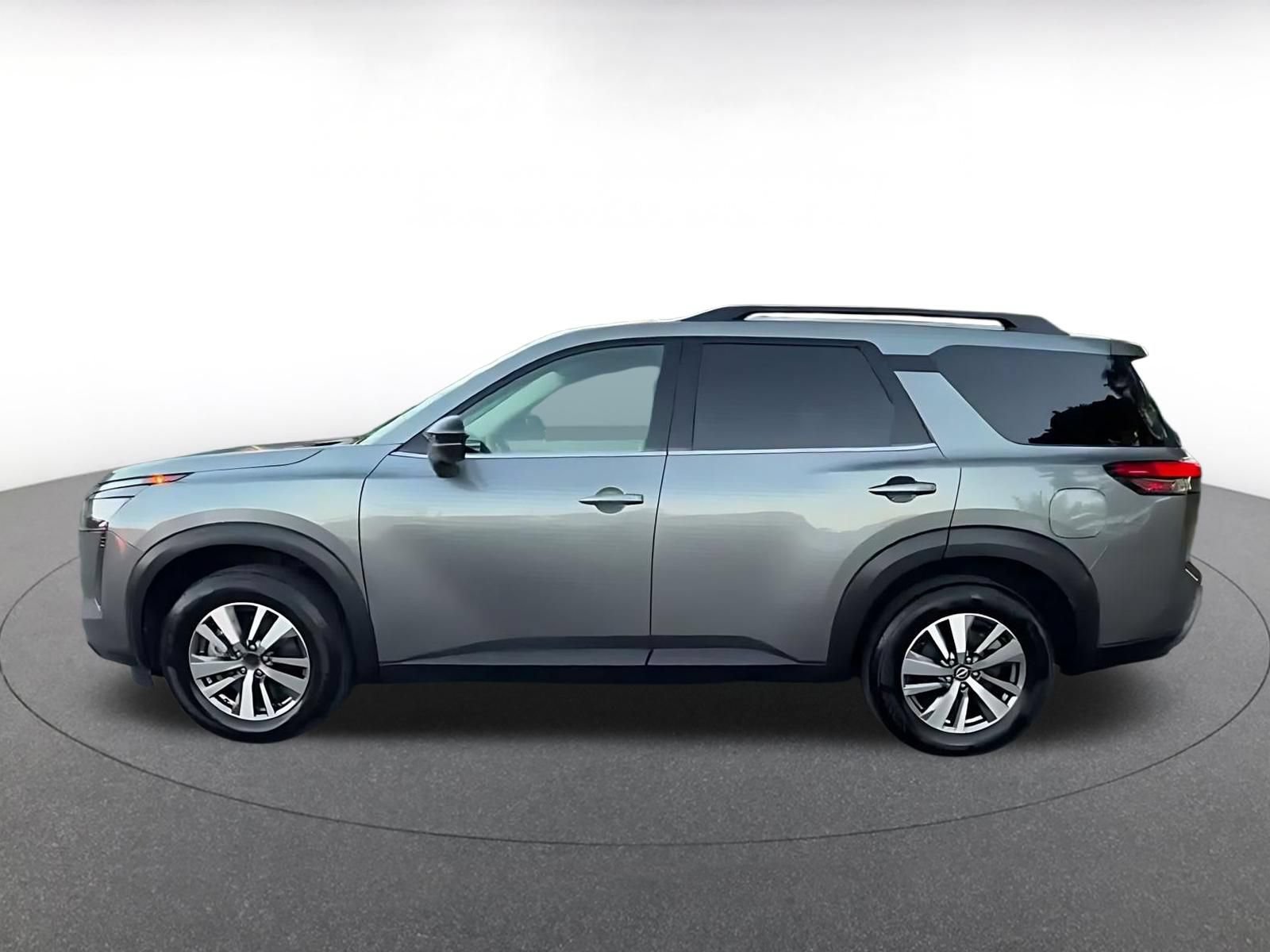 Used 2026 Nissan Pathfinder SL FWD image 8