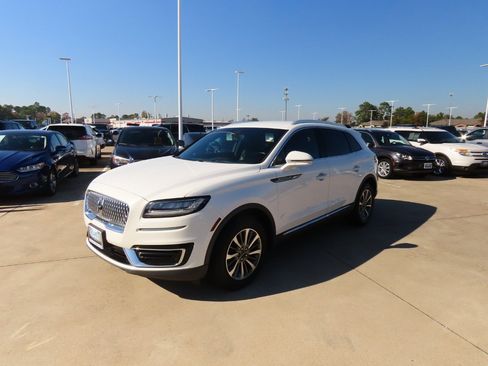 Used 2020 Lincoln Nautilus FWD w/ Equipment Group 101A image 2