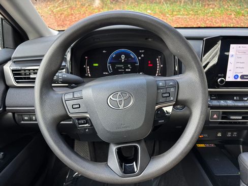 Used 2025 Toyota Camry LE image 39