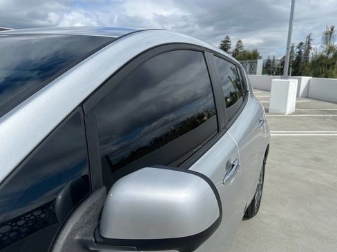 Used 2017 Nissan Leaf SV w/ Premium Package image 8