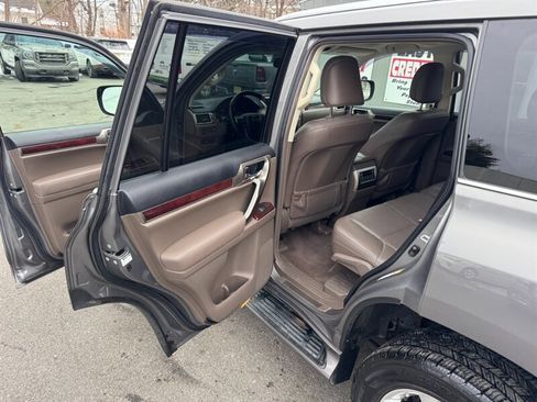 Used 2010 Lexus GX 460 image 30