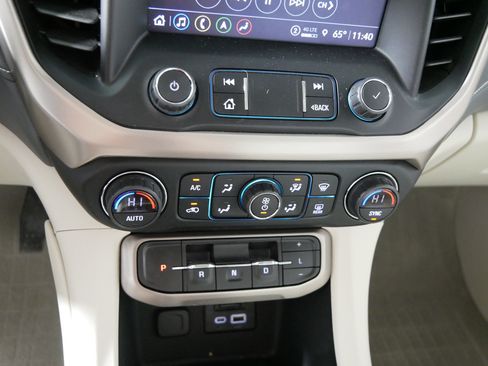 Certified 2021 GMC Acadia Denali w/ Denali Ultimate Package AWD/4WD image 23