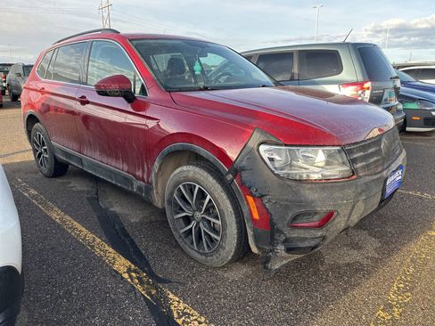 Used 2020 Volkswagen Tiguan SE w/ Panoramic Sunroof Package image 2