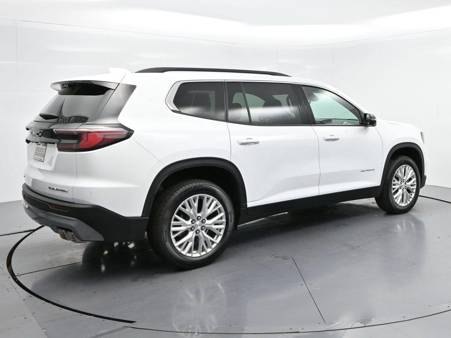 Used 2026 GMC Acadia Elevation w/ Elevation Premium Package FWD image 7
