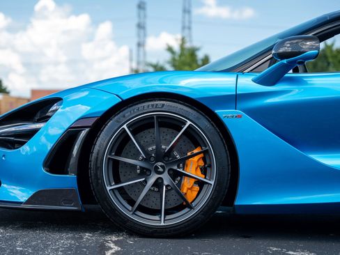 Used 2020 McLaren 720S Spider image 4