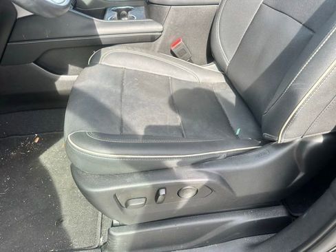 Used 2023 GMC Yukon SLT w/ SLT Luxury Package image 28