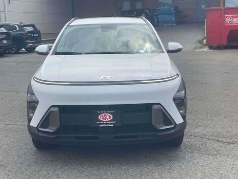 Used 2024 Hyundai Kona SEL AWD/4WD image 2