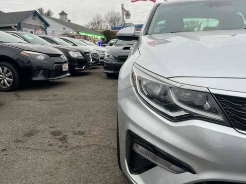 Used 2020 Kia Optima LX image 2