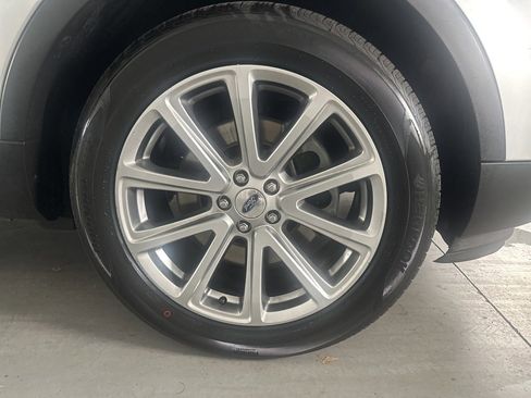 Used 2016 Ford Explorer Limited image 4