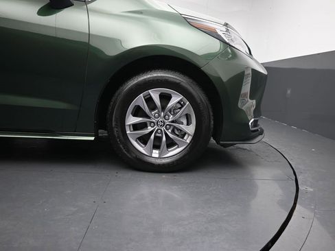 Used 2023 Toyota Sienna XLE image 11