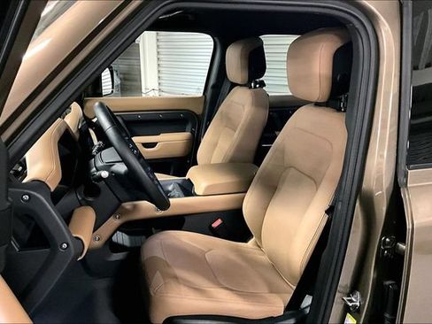 Certified 2025 Land Rover Defender 130 X-Dynamic SE AWD/4WD image 15