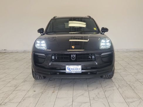 Used 2022 Porsche Macan AWD/4WD image 2